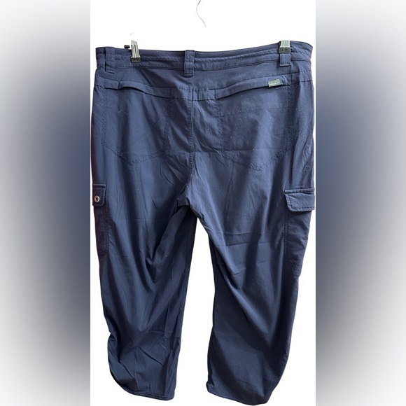 Eddie Bauer GuidePro Cropped Black Cargo Pants - Picture 3 of 9